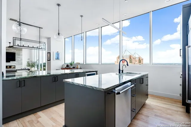 $2,639,000 | 610 East Market Street, Unit 3304, San Antonio, TX 78205