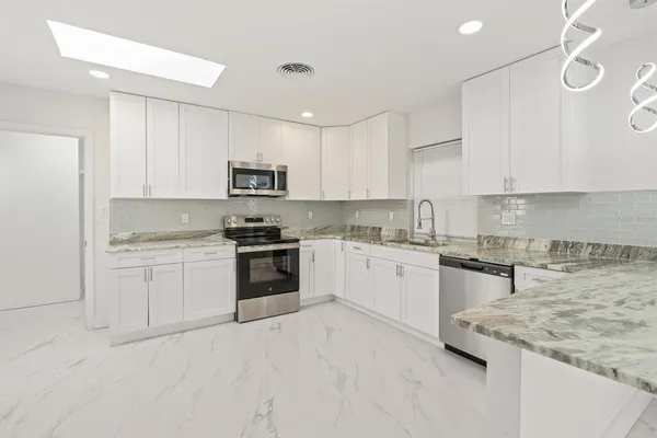 $2,995 | 1545 Bonair Street, Clearwater, FL 33755