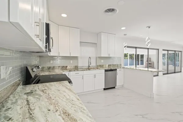 $2,995 | 1545 Bonair Street, Clearwater, FL 33755