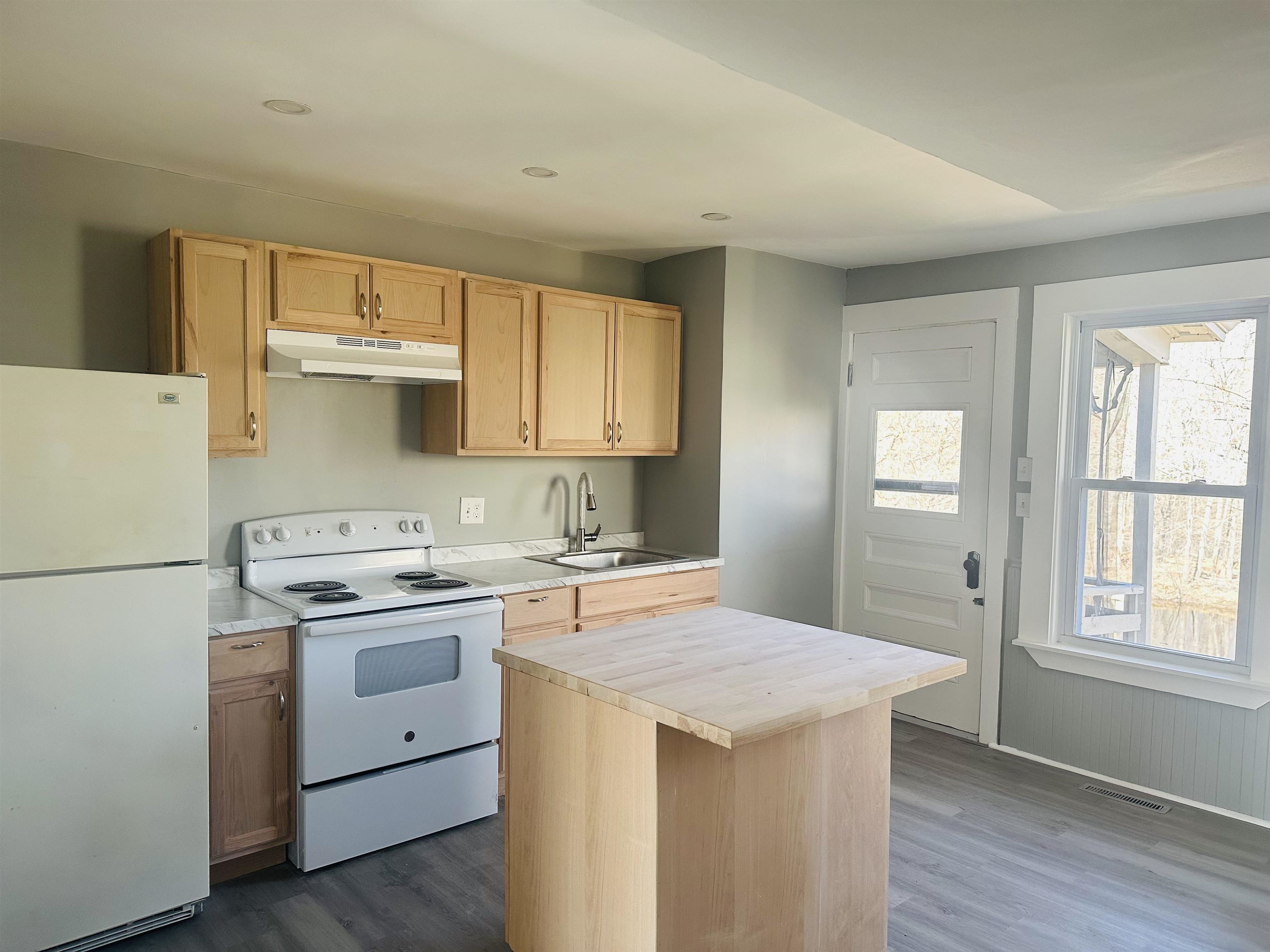 52 Pickering Road, Unit B Rochester, NH 03839 - Photo 10 of 16