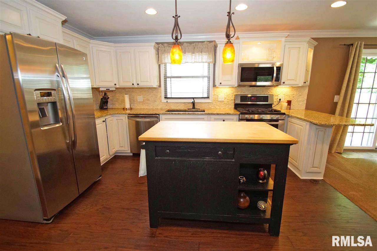 121 West Guth Road Washington, IL 61571 - Photo 8 of 26 Gallery Image 8