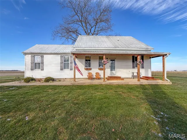 $315,000 | 9040 Grassy Branch Road, Germantown, IL 62245