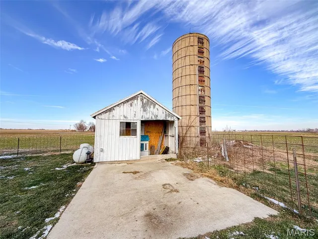 $315,000 | 9040 Grassy Branch Road, Germantown, IL 62245