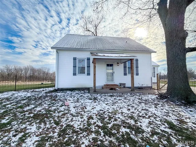 $315,000 | 9040 Grassy Branch Road, Germantown, IL 62245