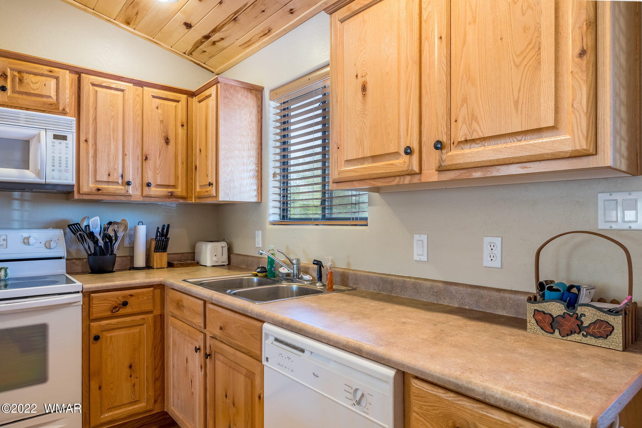 2333 Buffalo Loop Overgaard, AZ 85933 - Photo 16 of 25