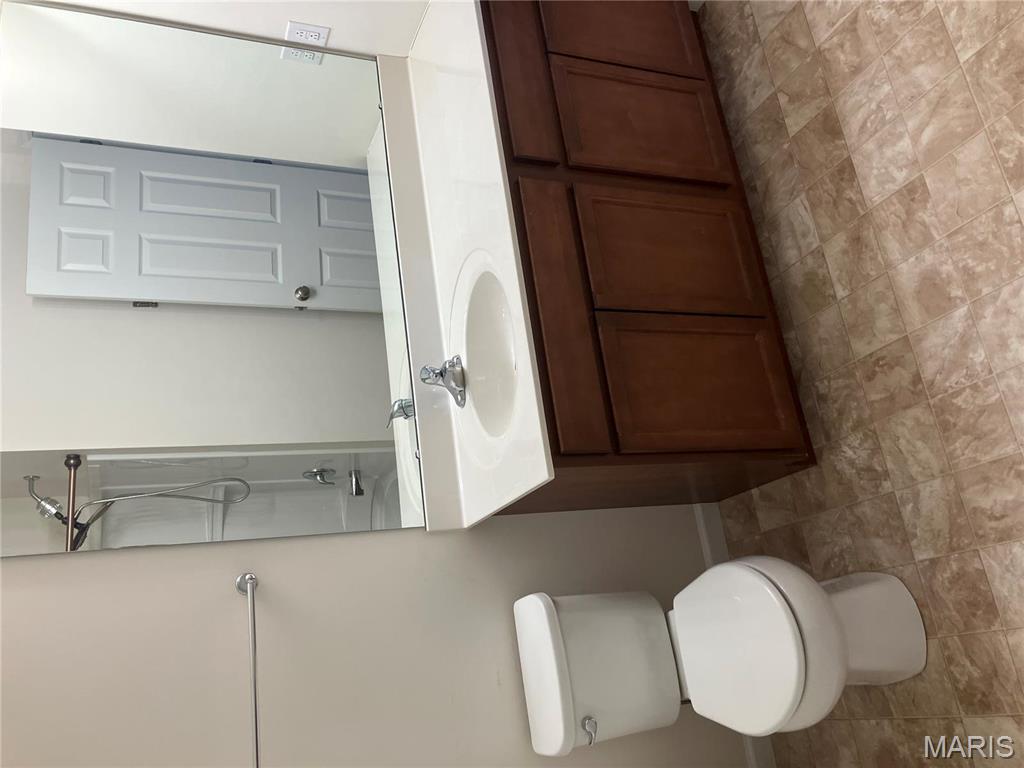 2780 Cedar Grove Drive Belleville, IL 62221 - Photo 9 of 17