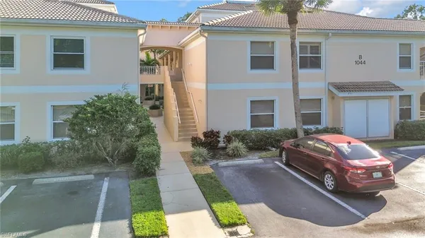 $2,200 | 1044 Woodshire Lane, Unit B211, Naples, FL 34105