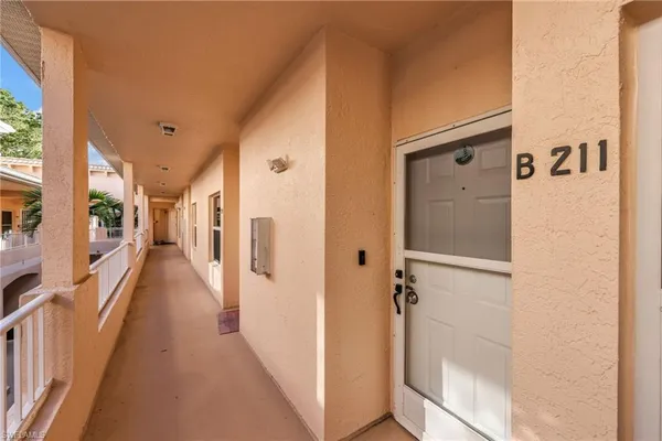 $2,200 | 1044 Woodshire Lane, Unit B211, Naples, FL 34105