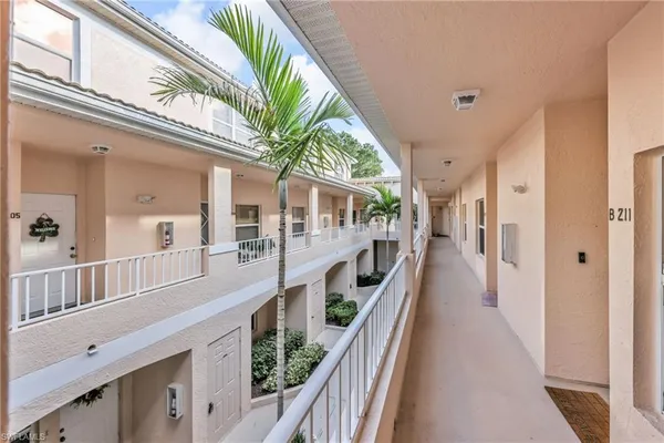 $2,200 | 1044 Woodshire Lane, Unit B211, Naples, FL 34105