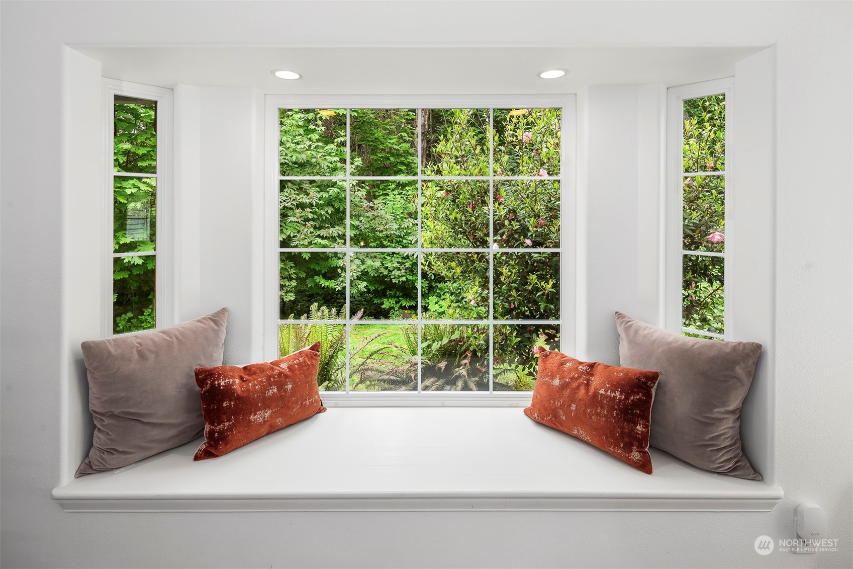 4955 Southwest Forney Street Seattle, WA 98116 - Photo 10 of 39 Gallery Image 10