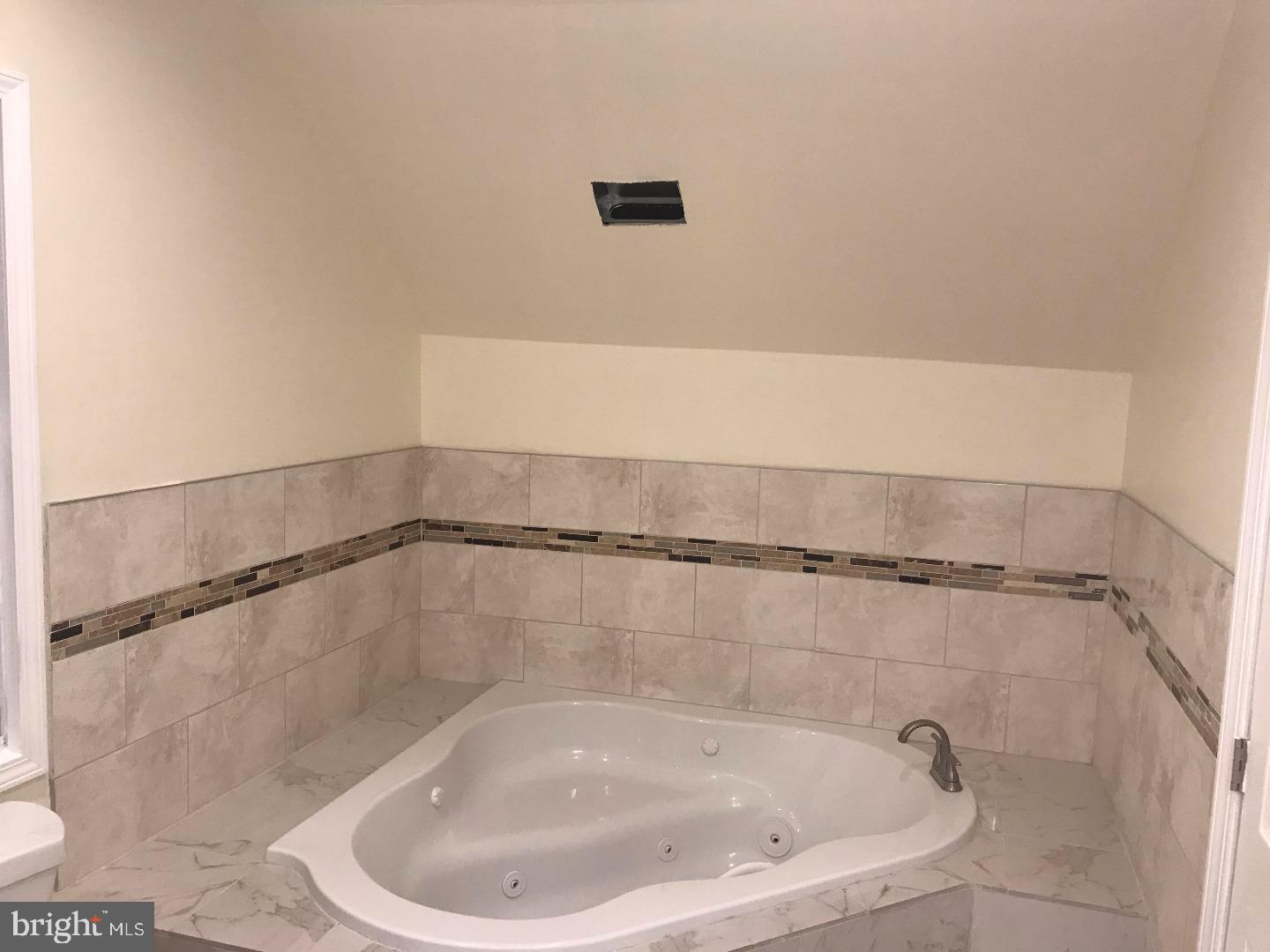 36 Overhill Road Upper Darby, PA 19082 - Photo 2 of 9