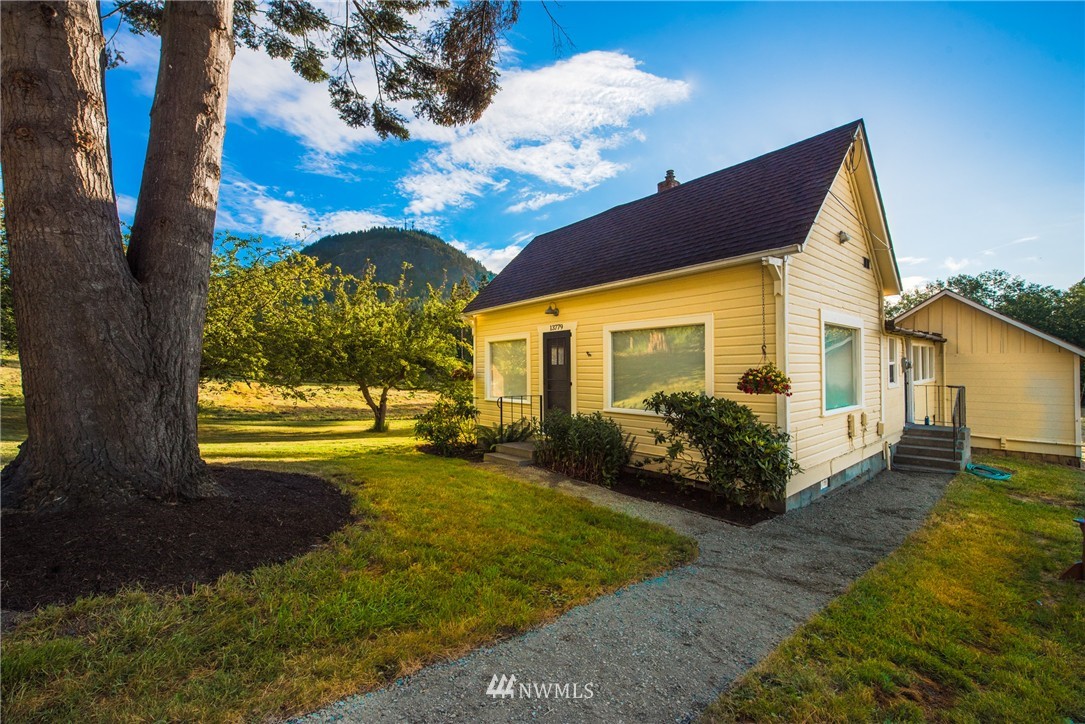 13779 Donnell Road Anacortes, WA 98221 - Photo 3 of 15