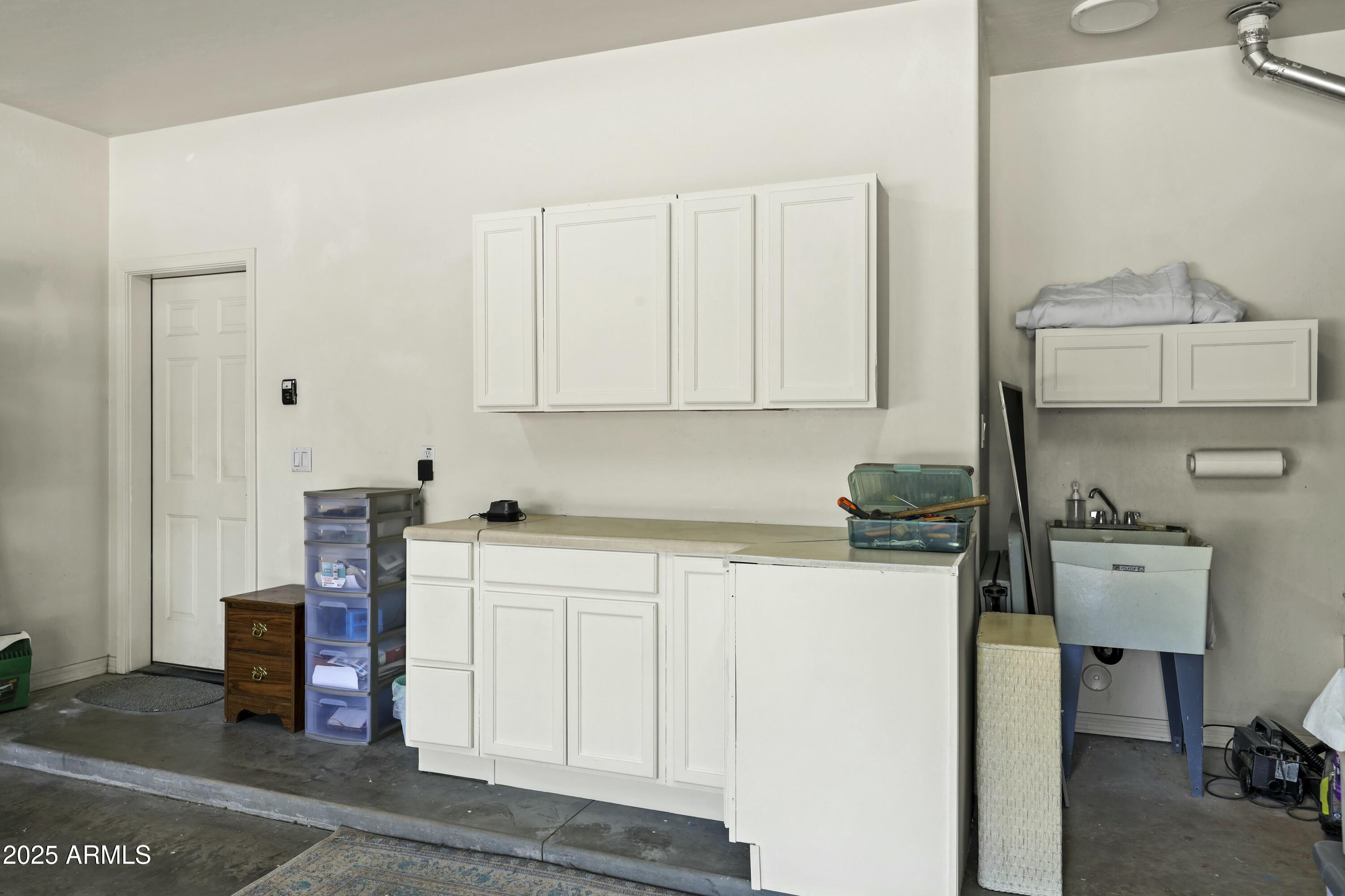 301 West Christopher Point Payson, AZ 85541 - Photo 26 of 28 Built in cabinets and sink