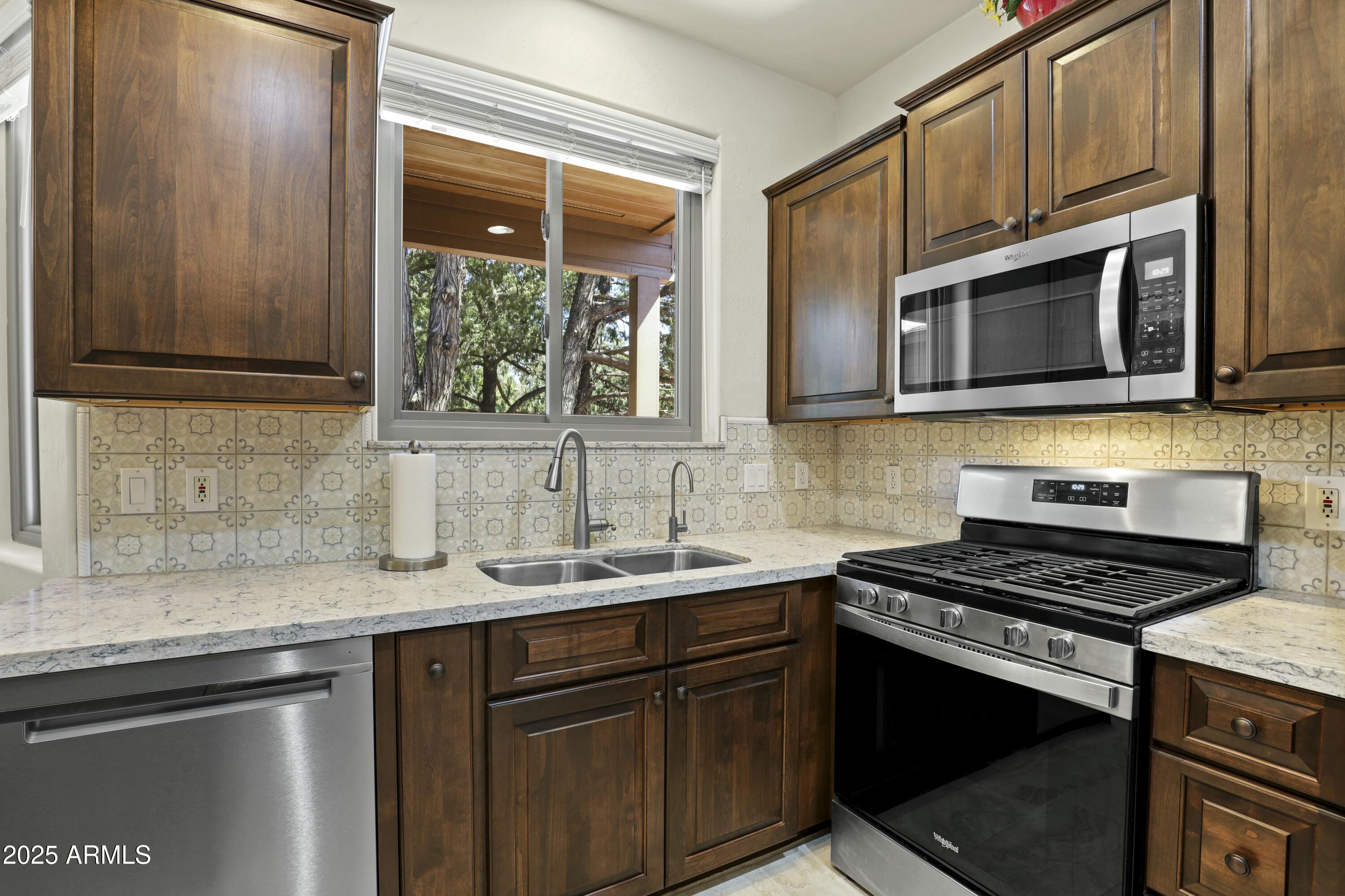 301 West Christopher Point Payson, AZ 85541 - Photo 5 of 28 Stainless steel appliances