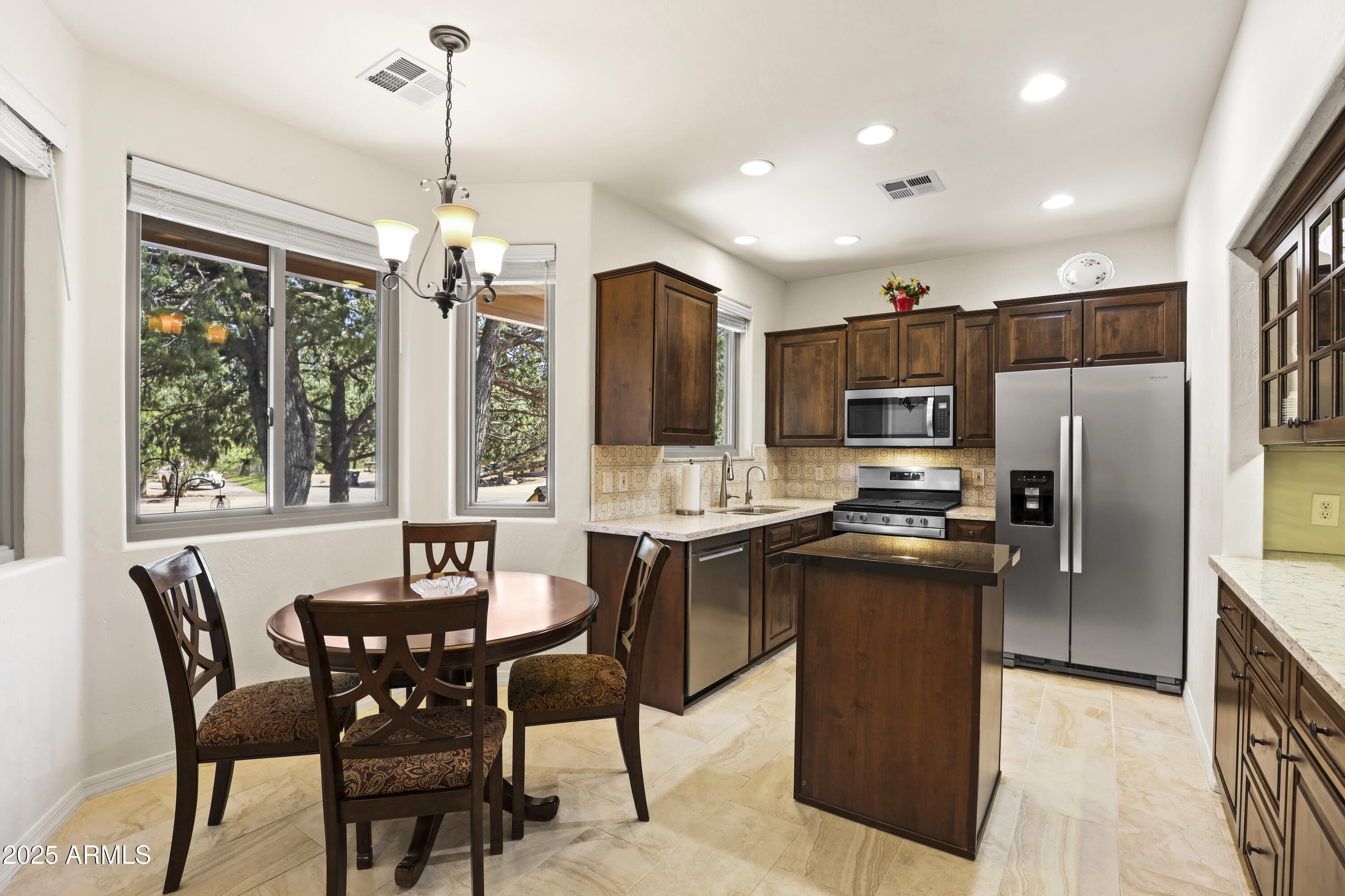301 West Christopher Point Payson, AZ 85541 - Photo 7 of 28 Upgraded cabinets and quartz counters