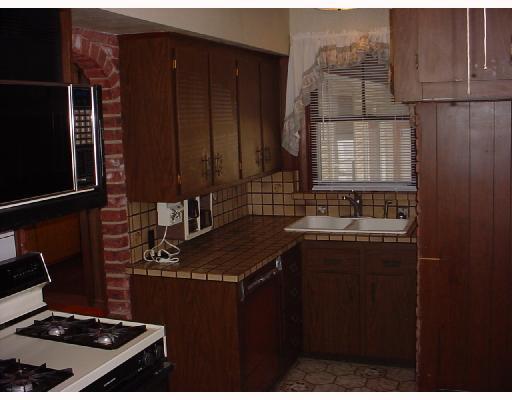125 Whittier Road Pawtucket, RI 02861 - Photo 4 of 8 Kitchen.
