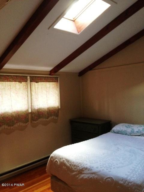 6 Main Street Greentown, PA 18426 - Photo 8 of 22