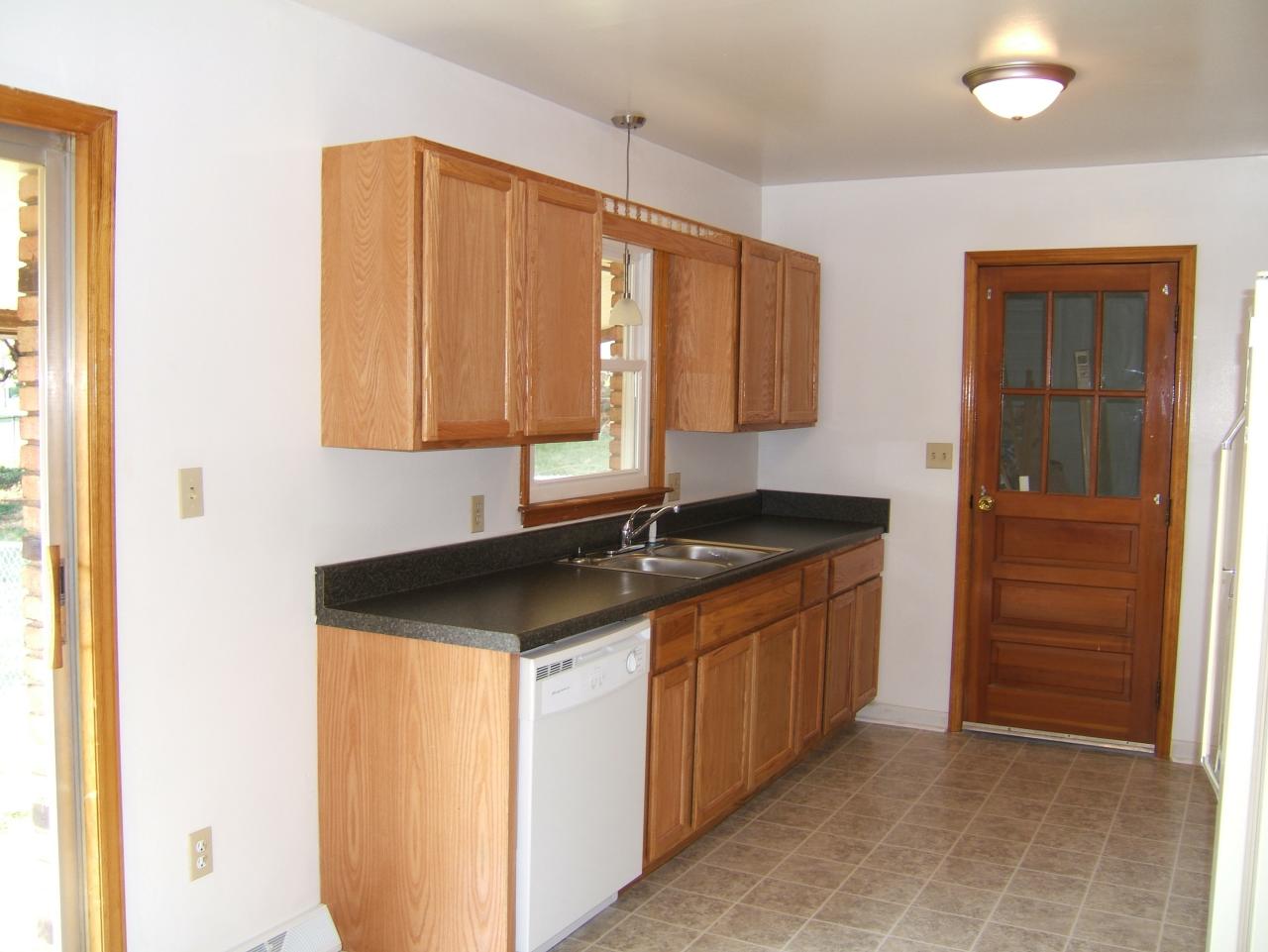 5403 Darby Road Roanoke, VA 24012 - Photo 3 of 21 kitchen