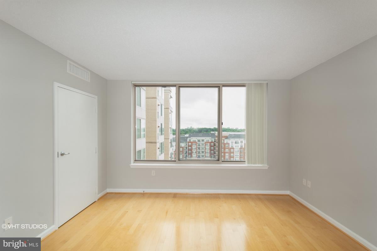 2726 Gallows Road, Unit 1202 Vienna, VA 22180 - Photo 12 of 24 an empty room with a window