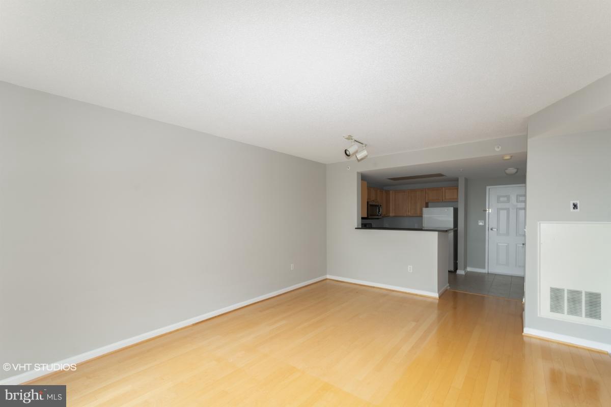 2726 Gallows Road, Unit 1202 Vienna, VA 22180 - Photo 15 of 24 a view of a room with a window