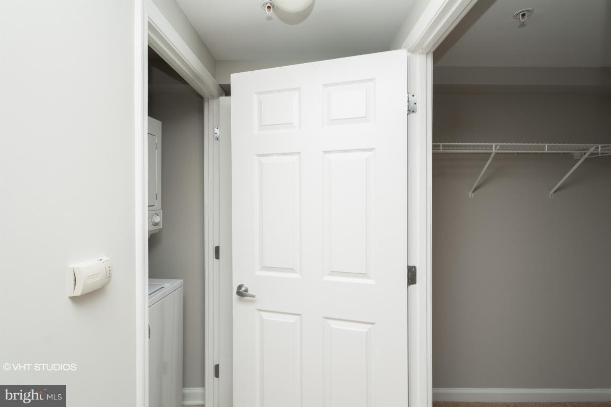 2726 Gallows Road, Unit 1202 Vienna, VA 22180 - Photo 21 of 24 a view of bathroom