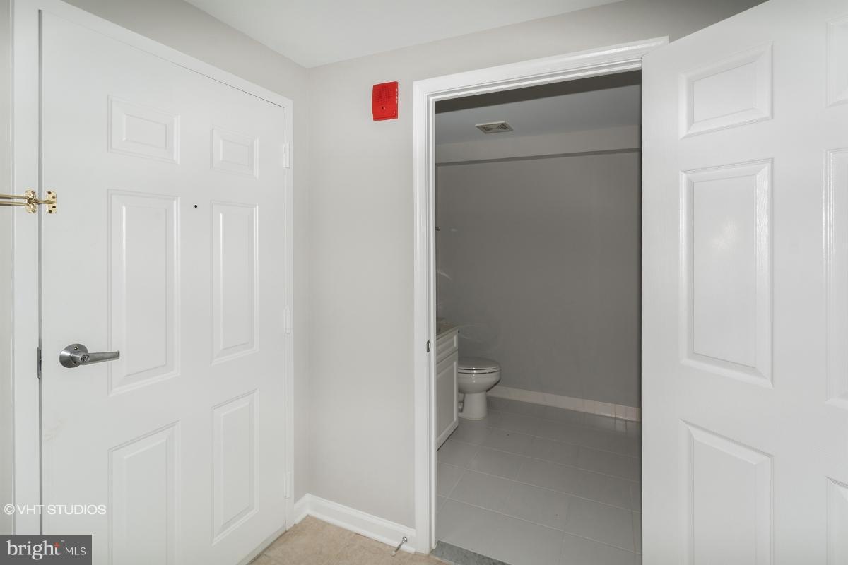 2726 Gallows Road, Unit 1202 Vienna, VA 22180 - Photo 23 of 24 a bathroom with a toilet and a sink