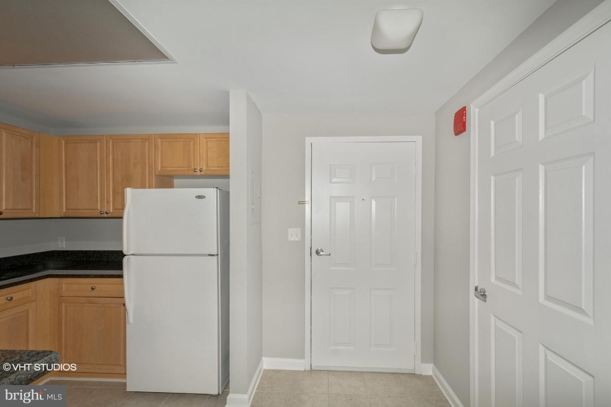 2726 Gallows Road, Unit 1202 Vienna, VA 22180 - Photo 4 of 24 a white refrigerator freezer and a refrigerator in a kitchen