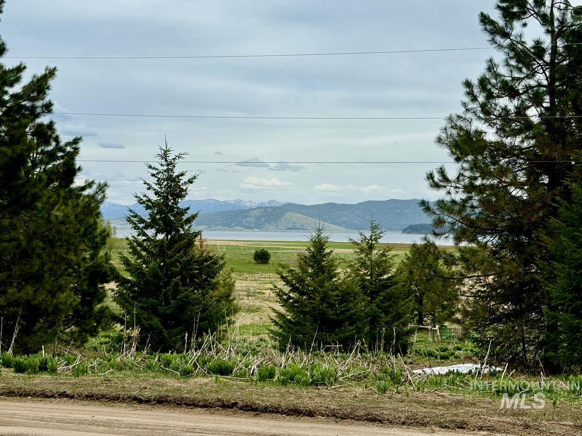 1457 West Mountain Road Cascade, ID 83611 - Photo 2 of 15