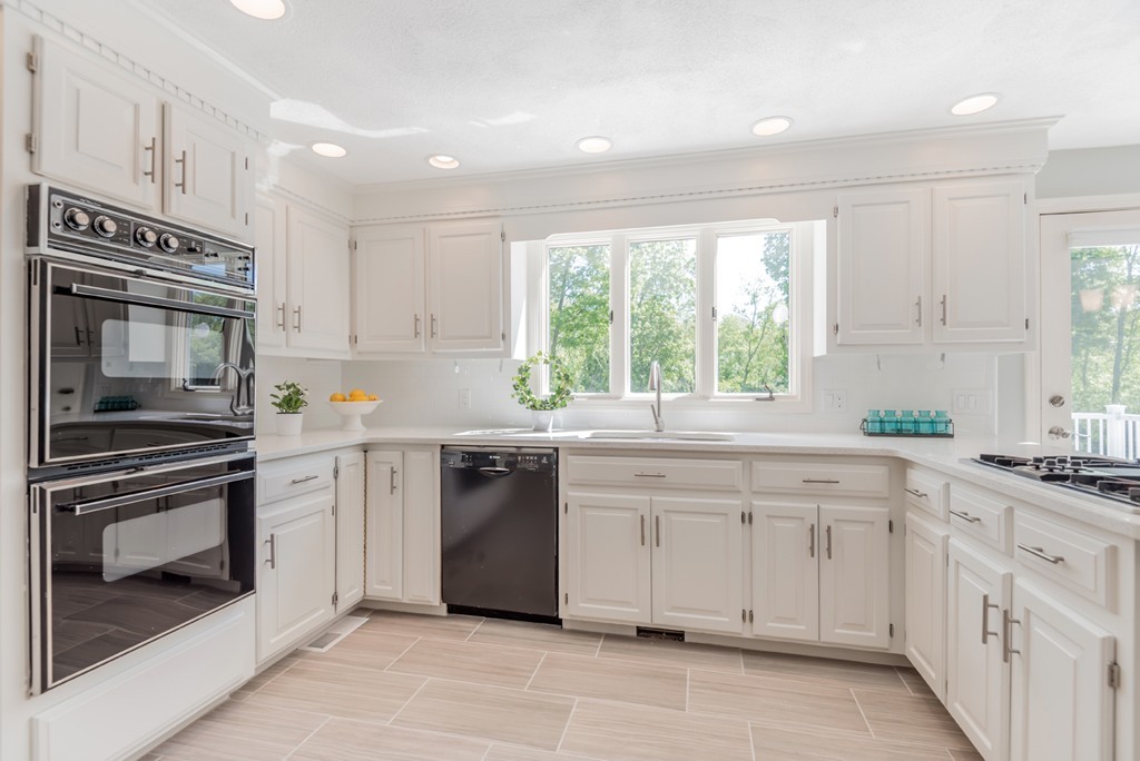 220 Candlestick Road North Andover, MA 01845 - Photo 11 of 30 Gallery Image 11