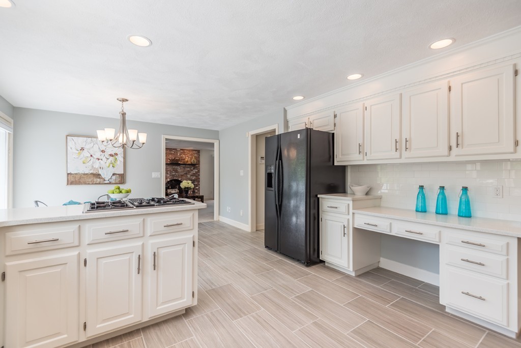 220 Candlestick Road North Andover, MA 01845 - Photo 12 of 30 Gallery Image 12