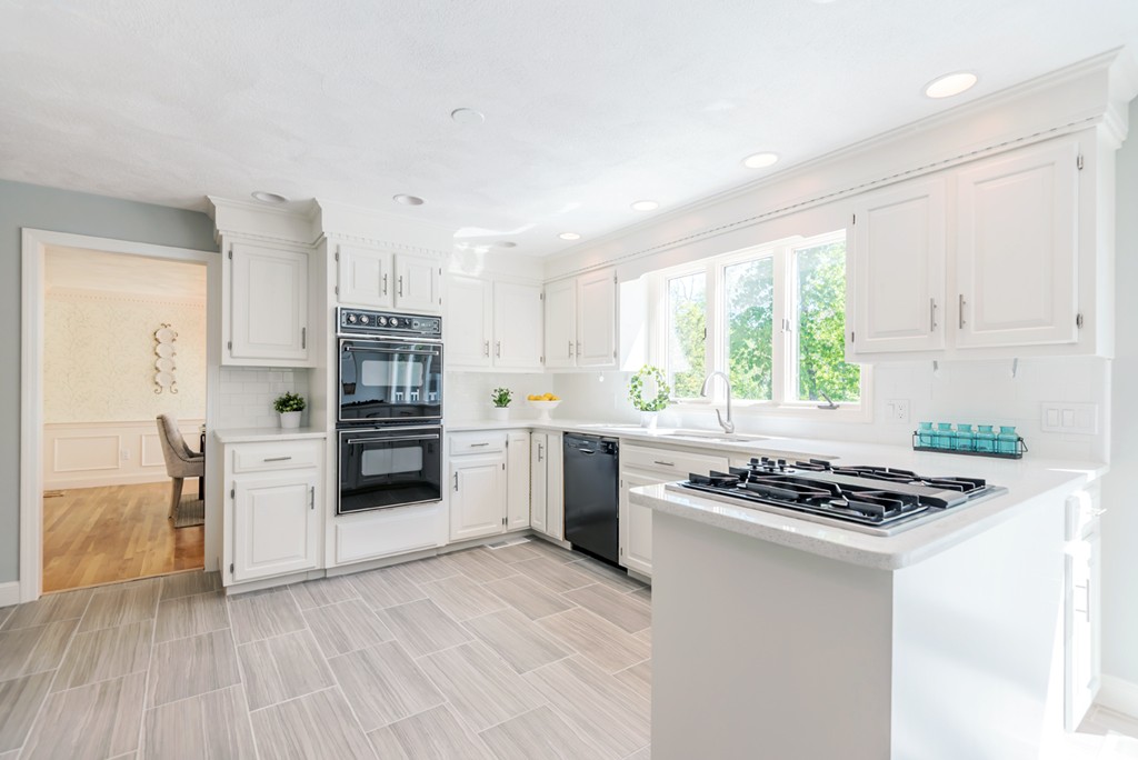 220 Candlestick Road North Andover, MA 01845 - Photo 10 of 30 Gallery Image 10