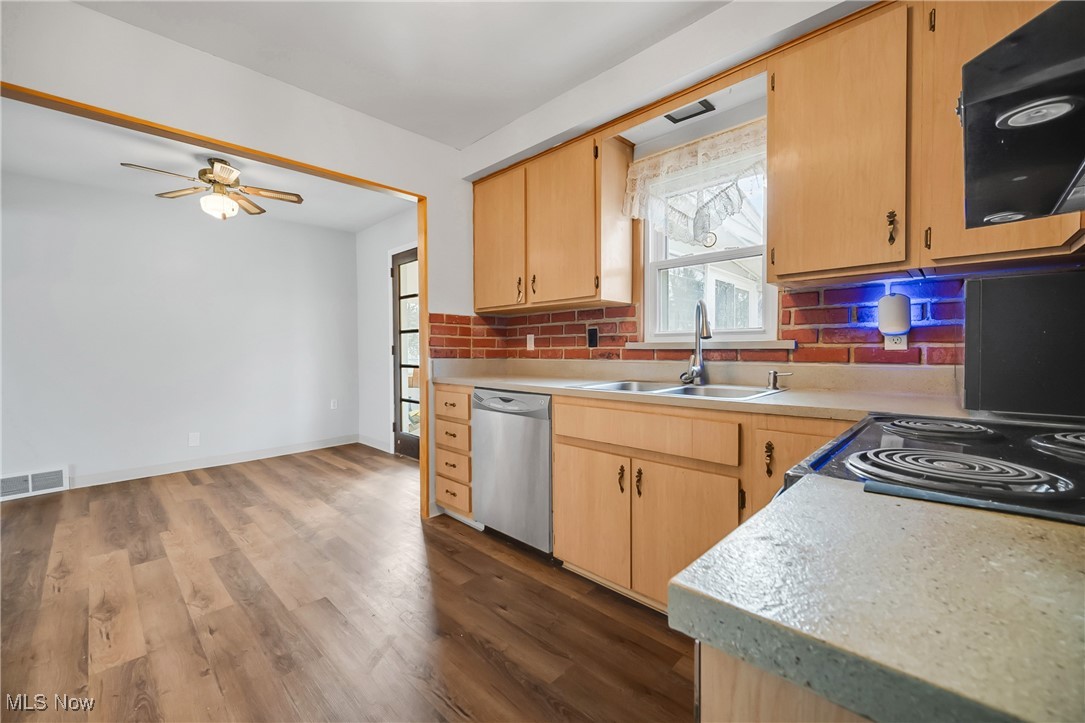 30018 Warren Road Wickliffe, OH 44092 - Photo 9 of 28 Gallery Image 9