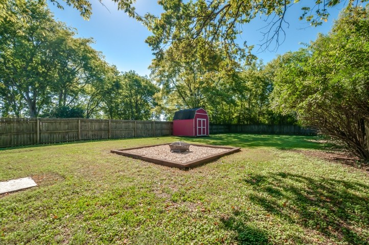 508 Dupont Avenue Madison, TN 37115 - Photo 18 of 22 a backyard of a house with lots of green space