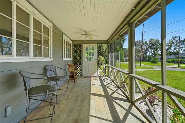 a view of entryway with a front door