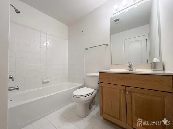 $2,468 | 406 Birch Court, New Brunswick, NJ 08901