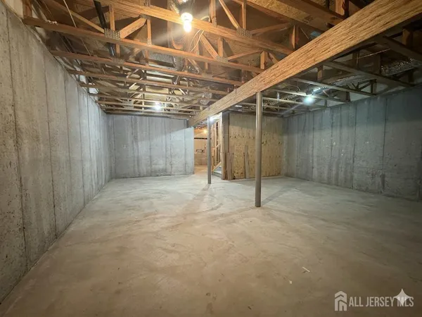 $2,468 | 406 Birch Court, New Brunswick, NJ 08901