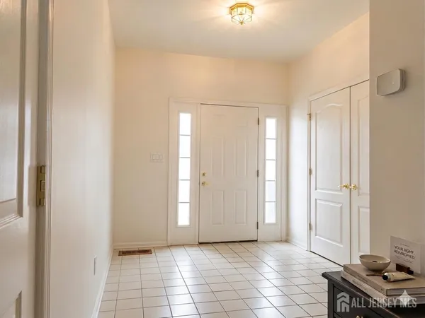 $2,468 | 406 Birch Court, New Brunswick, NJ 08901