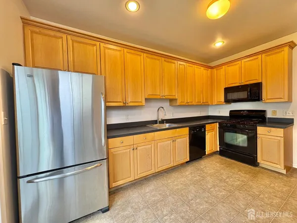 $2,468 | 406 Birch Court, New Brunswick, NJ 08901