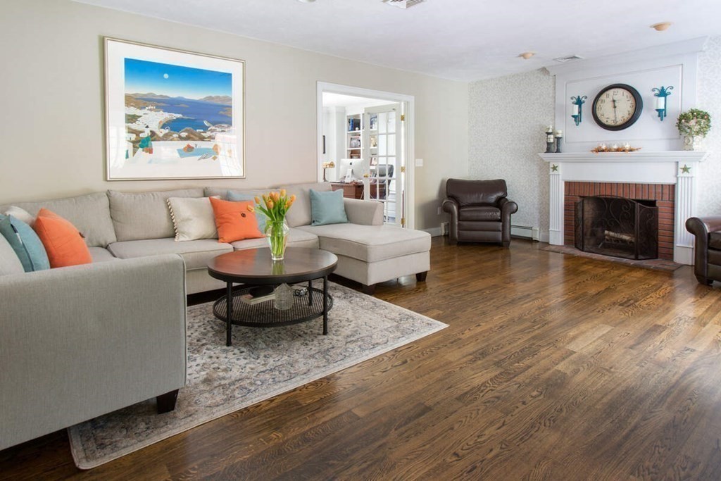 61 Wagon Road Walpole, MA 02081 - Photo 3 of 19 Gallery Image 3