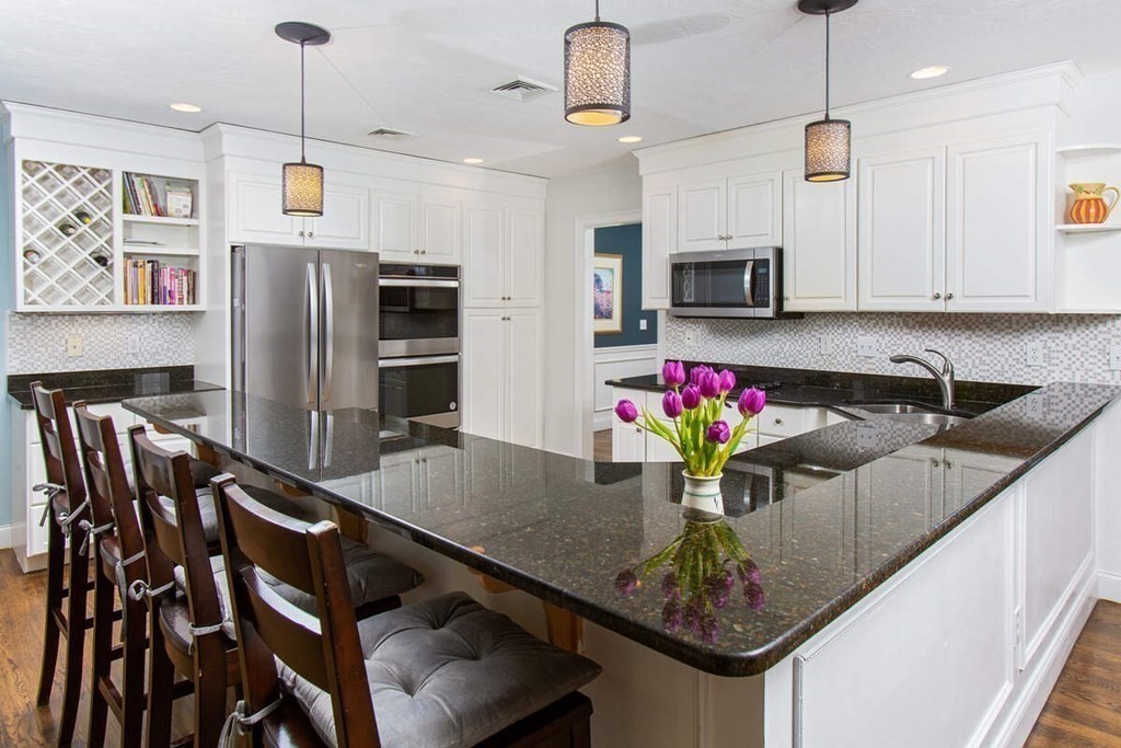 61 Wagon Road Walpole, MA 02081 - Photo 4 of 19 Gallery Image 4