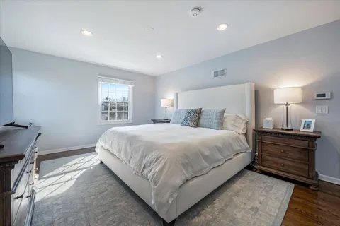 $725,000 | 1246 Laurel Avenue, Deerfield, IL 60015