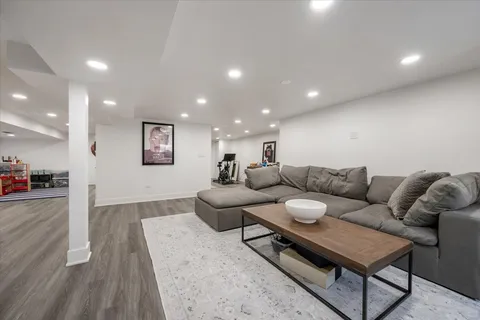 $725,000 | 1246 Laurel Avenue, Deerfield, IL 60015