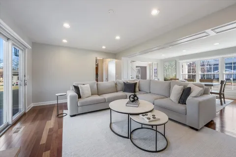 $725,000 | 1246 Laurel Avenue, Deerfield, IL 60015