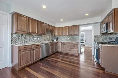 $725,000 | 1246 Laurel Avenue, Deerfield, IL 60015