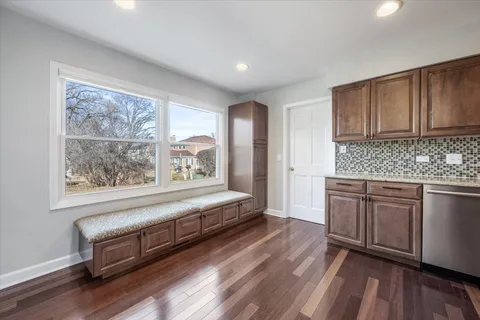 $725,000 | 1246 Laurel Avenue, Deerfield, IL 60015