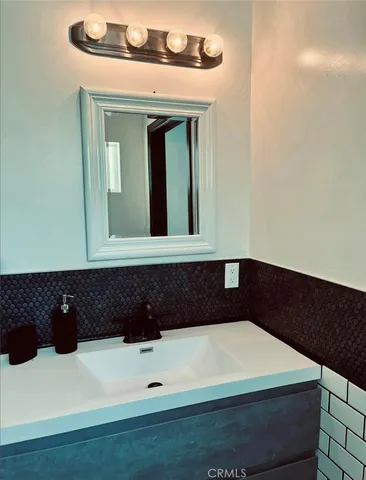 $1,799 | 7325 Matilija Avenue, Van Nuys, CA 91405