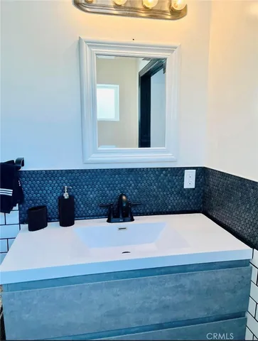 $1,799 | 7325 Matilija Avenue, Van Nuys, CA 91405