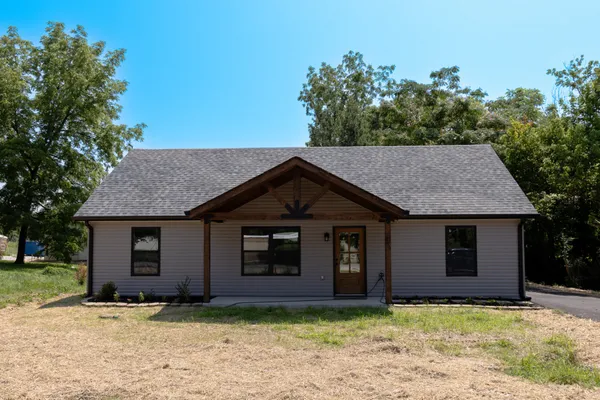 $250,000 | 249 North Walnut Street, Hohenwald, TN 38462