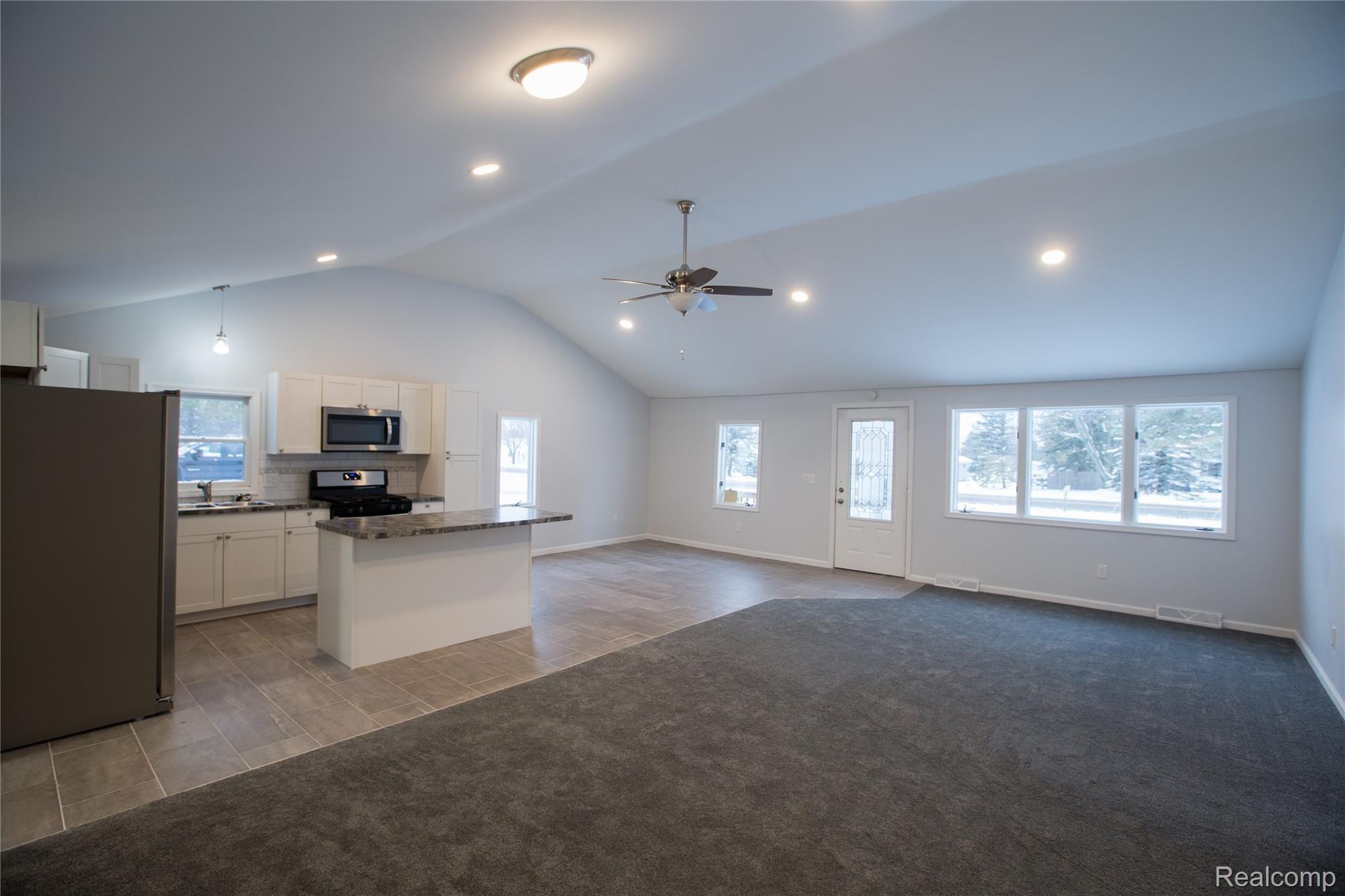12220 Davison Road Davison, MI 48423 - Photo 7 of 16 D1DX0060.jpg