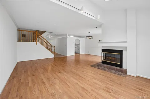 $859,900 | 8 Oakcrest Lane, Hastings-on-Hudson, NY 10706